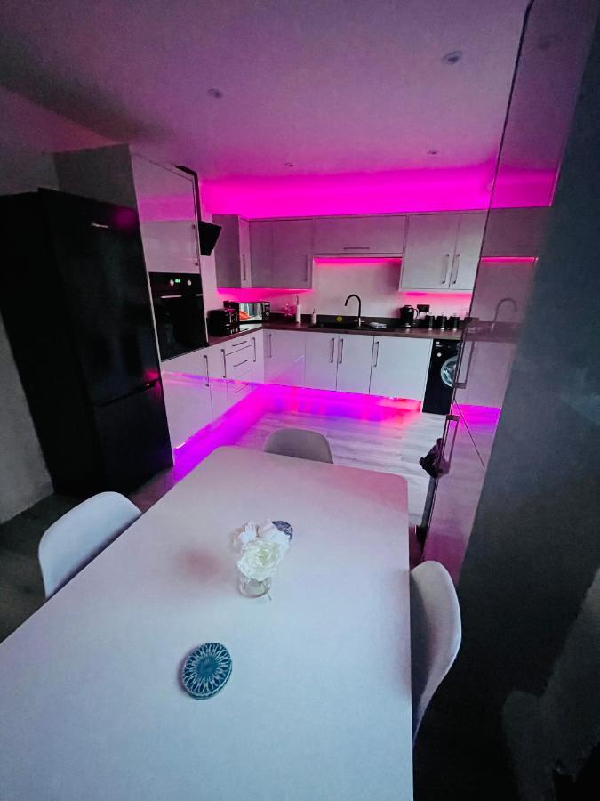 Holiday home Brand New Modern 3 Bedroom *